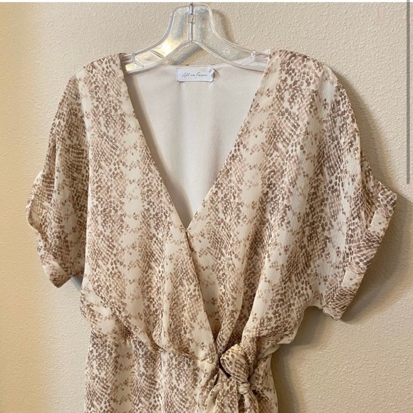 Gorgeous All in Favor Wrap Dress Snake Print
Nordstrom Women's Size Medium - Picture 8 of 12